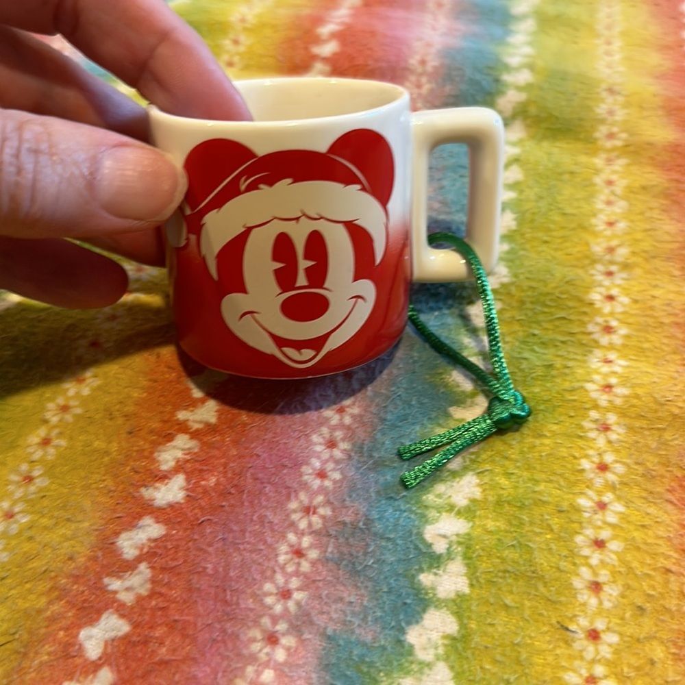 Disney Happy Holiday’s Mickey Mouse/Starbucks cup ornament - Picture 4 of 4